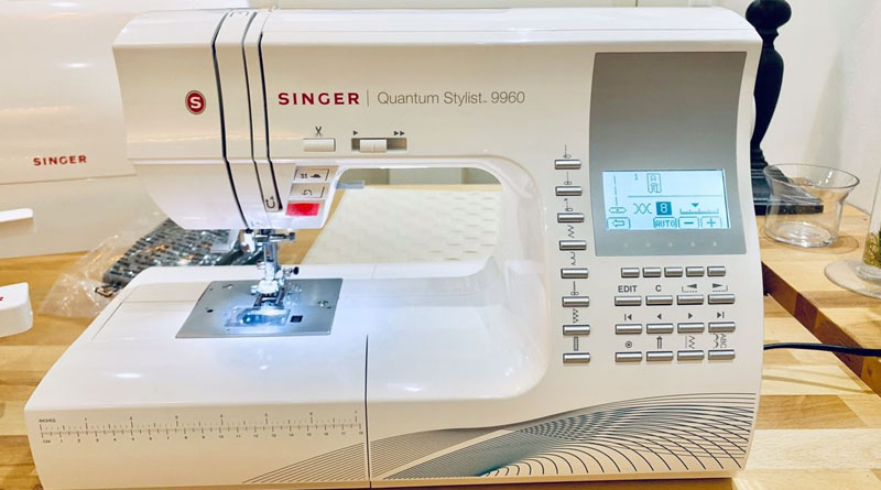 SINGER Quantum Stylist 9960 embroidery machine